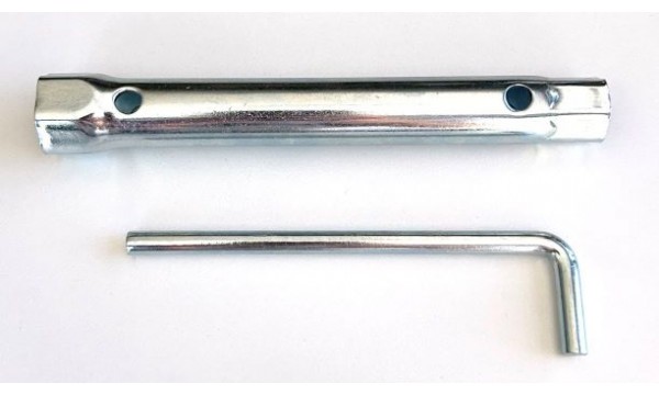 Atslēga uz svečturi zāles pļāvējiem un dārza traktoriem 16x21